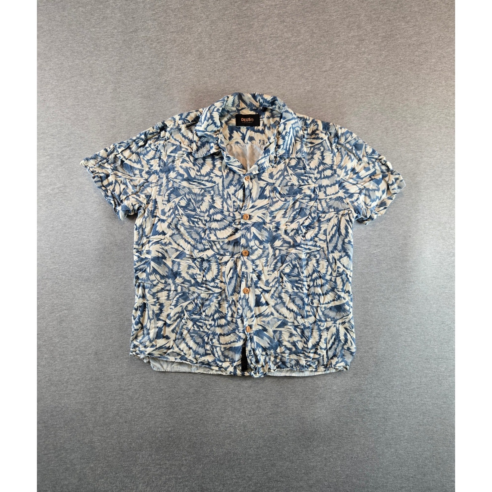Deus Ex Machina Beedabee Camp Shirt Mens L Blue White Abstract Rayon Button Up